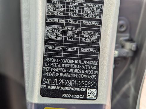 Used 2024 Land Rover Range Rover Evoque Dynamic SE image 24