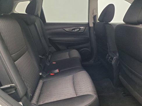 Used 2017 Nissan Rogue SV w/ SV Premium Package image 19