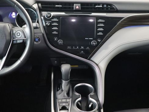 Used 2019 Toyota Camry XLE image 14