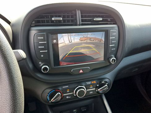Used 2023 Kia Soul LX w/ LX Technology Package FWD image 29