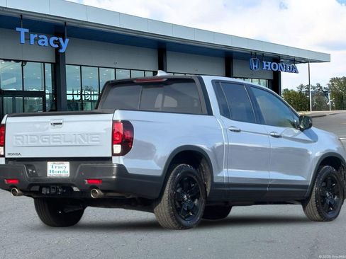 Certified 2025 Honda Ridgeline Black Edition image 6