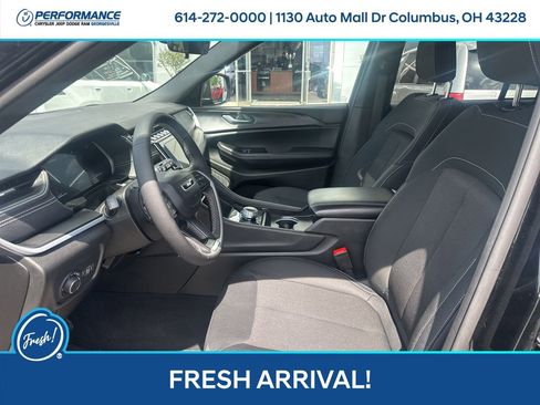 Used 2025 Jeep Grand Cherokee Laredo image 15