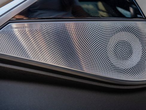 Used 2025 BMW X7 M60i image 17