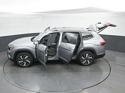 Used 2025 Volkswagen Atlas SEL AWD/4WD image 48