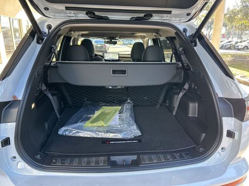 New 2026 Mitsubishi Outlander SE image 36