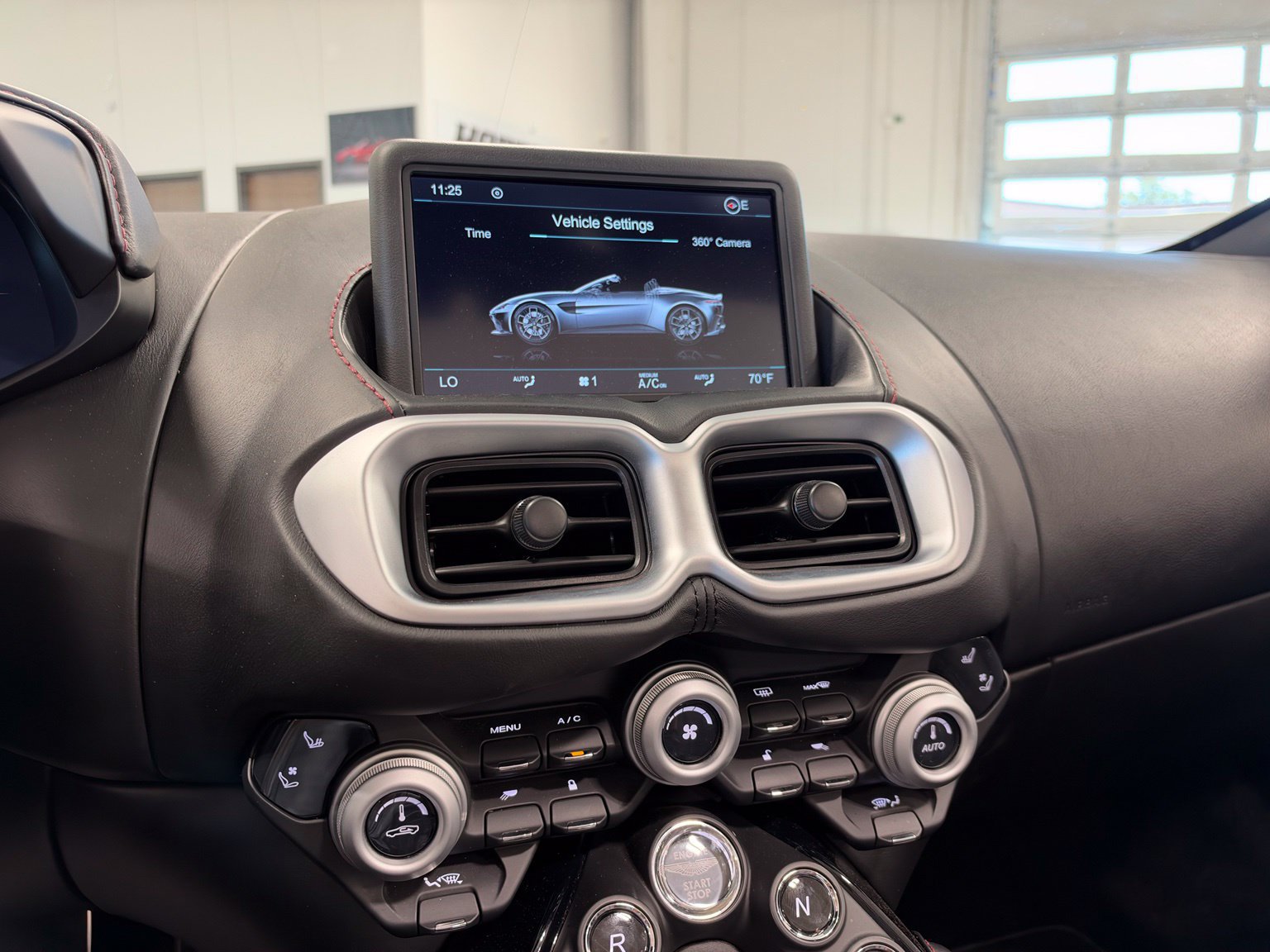 Used 2021 Aston Martin V8 Vantage Roadster RWD image 30