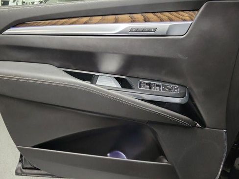 Used 2025 Cadillac Escalade ESV Sport Platinum AWD/4WD image 18