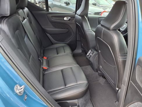 Used 2023 Volvo XC40 B5 Plus AWD/4WD image 15