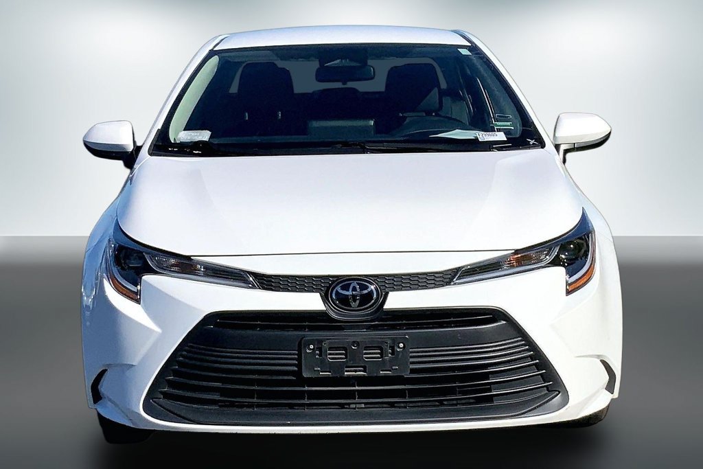 Used 2025 Toyota Corolla LE FWD image 7