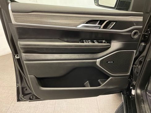 Certified 2023 Jeep Wagoneer Series III w/ Convenience Group I AWD/4WD image 22