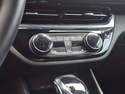 Used 2024 Buick Envista Sport Touring w/ Convenience I Package FWD image 8