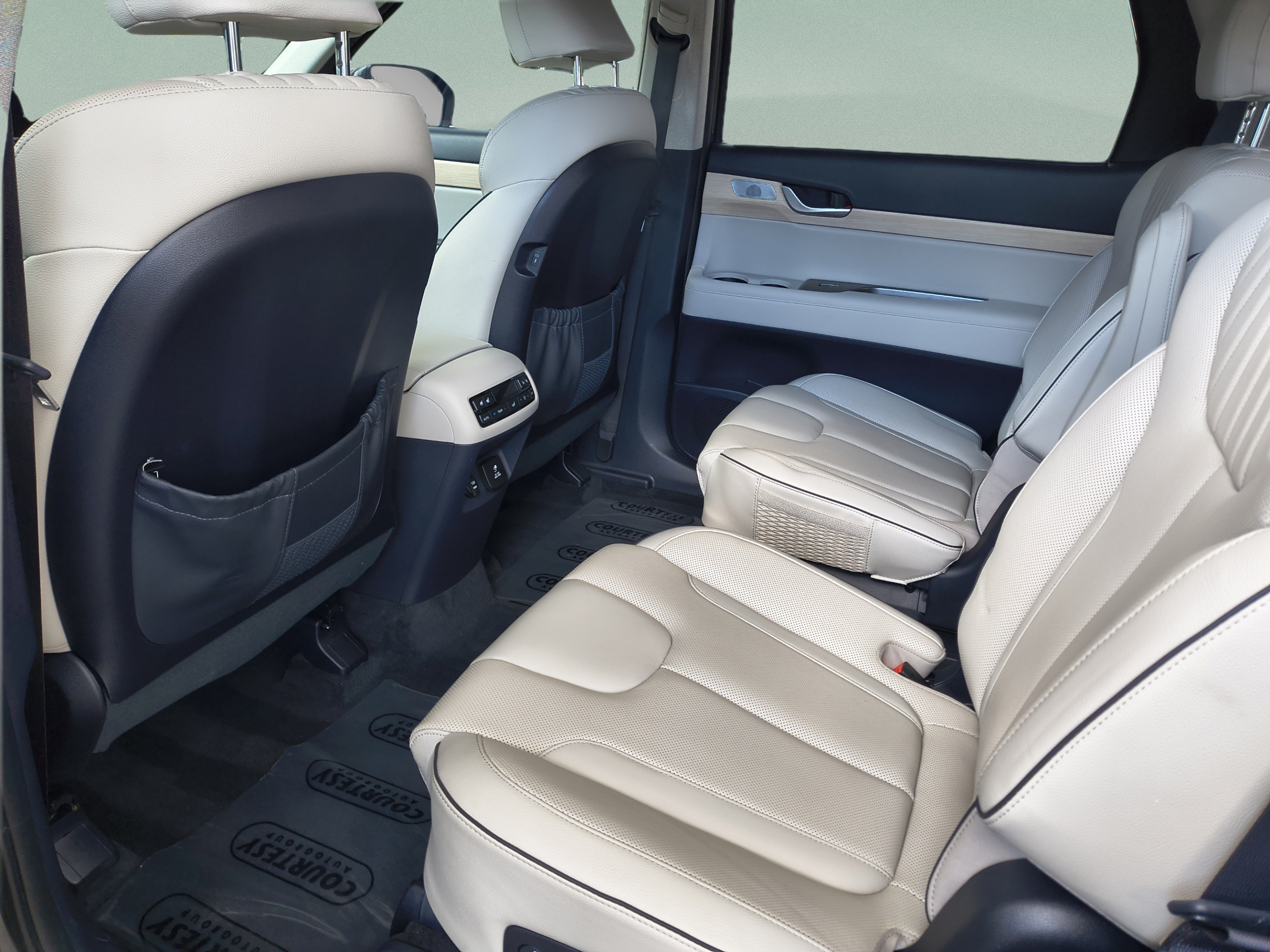 Certified 2023 Hyundai Palisade Limited FWD image 16