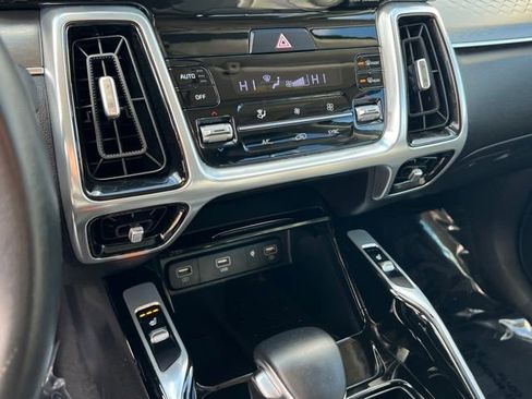 Certified 2022 Kia Sorento SX image 22