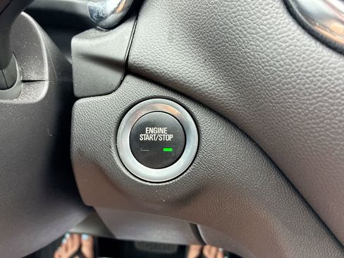 Used 2024 Chevrolet Equinox LT FWD image 16