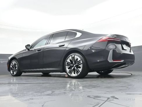 Used 2025 BMW i5 eDrive40i w/ Premium Package RWD image 37