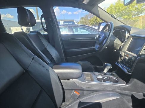 Used 2018 Jeep Grand Cherokee Altitude AWD/4WD image 10