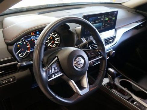 Used 2023 Nissan Altima 2.5 SR w/ SR Premium Package image 10