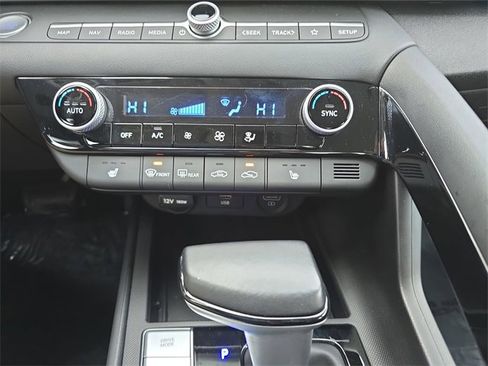Used 2023 Hyundai Elantra SEL w/ Convenience Package image 26