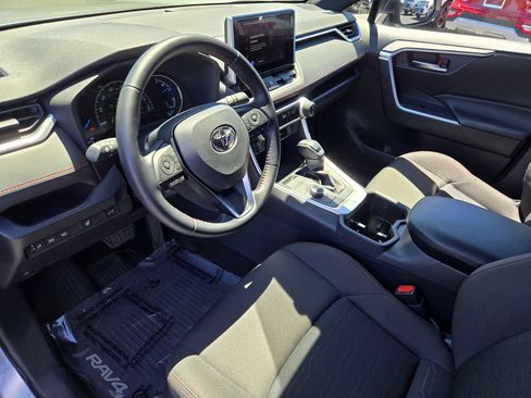 Used 2025 Toyota RAV4 SE w/ Weather & Moonroof Package AWD/4WD image 10