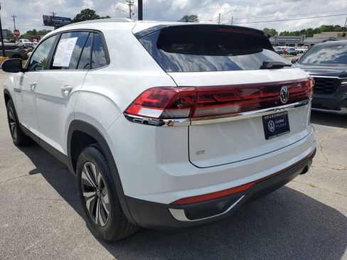 Certified 2025 Volkswagen Atlas Cross Sport SE FWD image 6