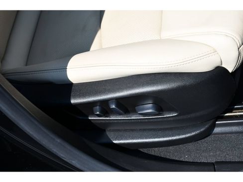 Used 2019 Cadillac XT5 Luxury FWD image 32