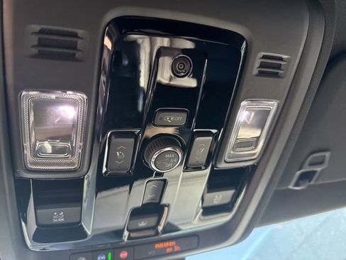 Used 2026 Chevrolet Suburban High Country AWD/4WD image 33