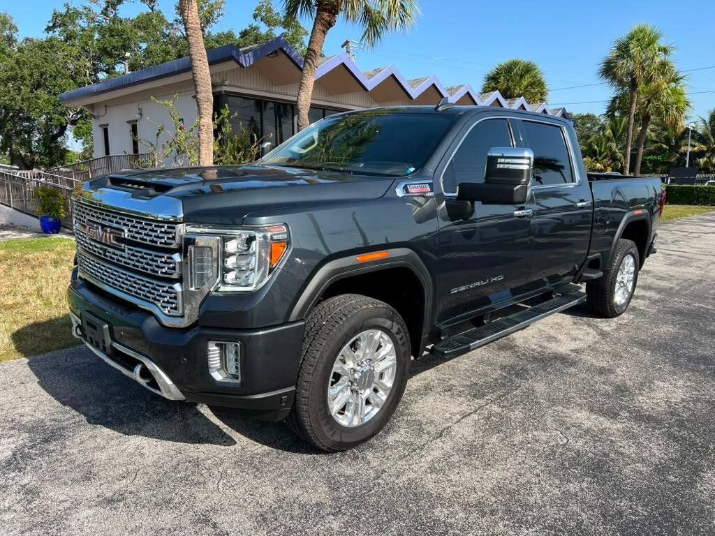 Used 2022 GMC Sierra 3500 Denali w/ Denali Ultimate Package AWD/4WD image 2
