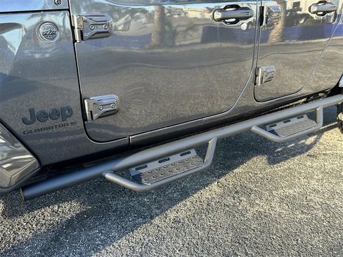 New 2023 Jeep Gladiator Sport image 10