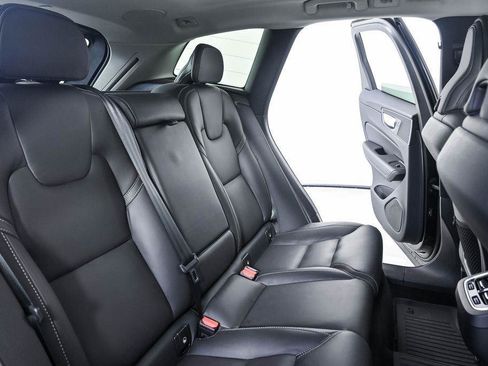Certified 2023 Volvo XC60 B5 Ultimate w/ Climate Package FWD image 24