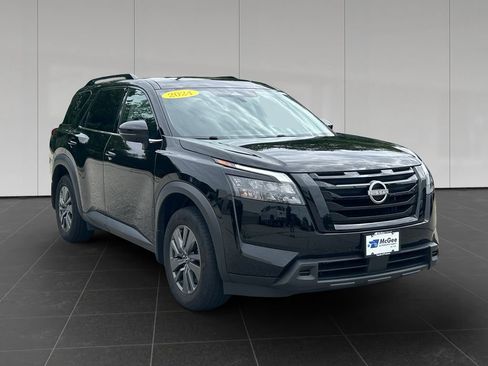 Used 2024 Nissan Pathfinder SV w/ SV Premium Package AWD/4WD image 7
