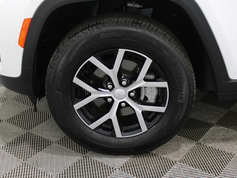 Used 2024 Jeep Grand Cherokee Limited image 33