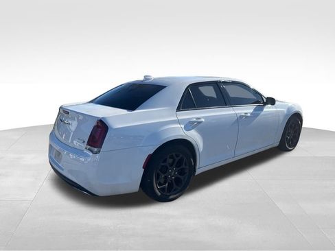 Used 2019 Chrysler 300 S image 5