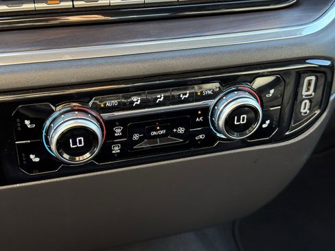 Used 2024 GMC Sierra 1500 SLT image 18