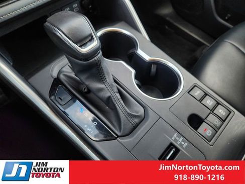 Used 2024 Toyota Highlander XLE image 21