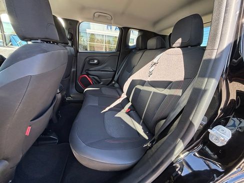 Used 2015 Jeep Renegade Trailhawk AWD/4WD image 13