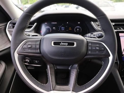 Used 2023 Jeep Grand Cherokee L Limited w/ Luxury Tech Group II AWD/4WD image 14