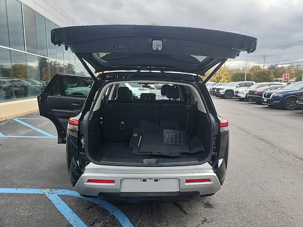 Used 2025 Nissan Pathfinder SL AWD/4WD image 27