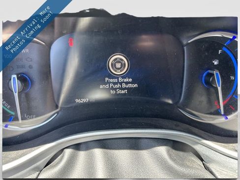 Used 2022 Chrysler Pacifica Touring-L w/ Uconnect Theater Family Group FWD image 1