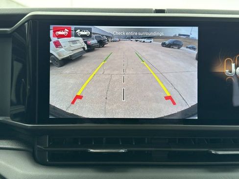 Used 2025 Jeep Wrangler Sahara w/ Technology Group image 9