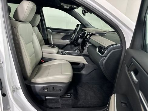 Used 2024 GMC Acadia Elevation w/ Luxury Package image 28