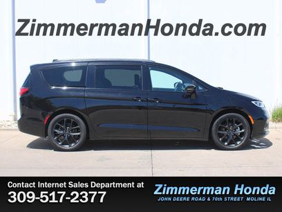 Used 2025 Chrysler Pacifica Limited