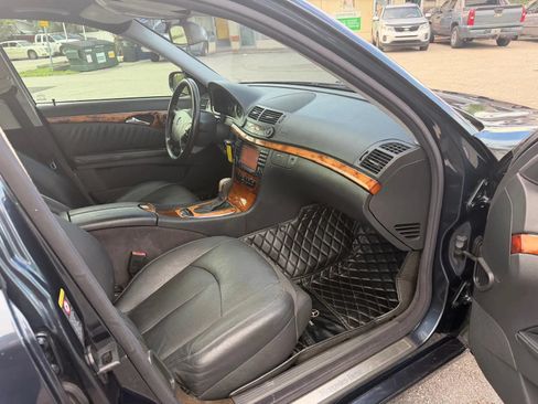 Used 2005 Mercedes-Benz E 500 4MATIC Sedan image 23