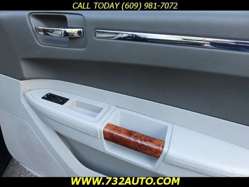 Used 2008 Chrysler 300 C w/ Protection Group II image 19