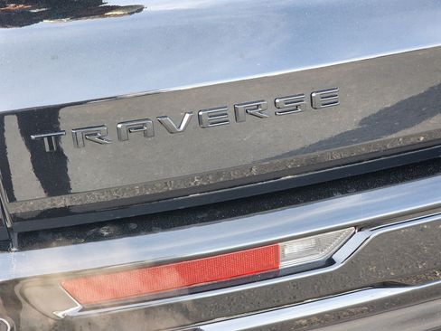 Used 2025 Chevrolet Traverse RS image 11