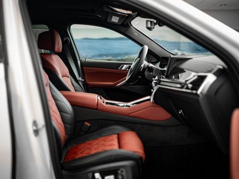 New 2026 BMW X6 xDrive40i w/ Climate Comfort Package image 28