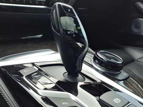 Used 2018 BMW M550i xDrive w/ Dynamic Handling Package image 15