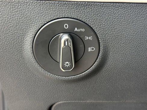 New 2026 Volkswagen Taos SE image 25