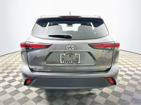 Used 2024 Toyota Highlander XLE image 4