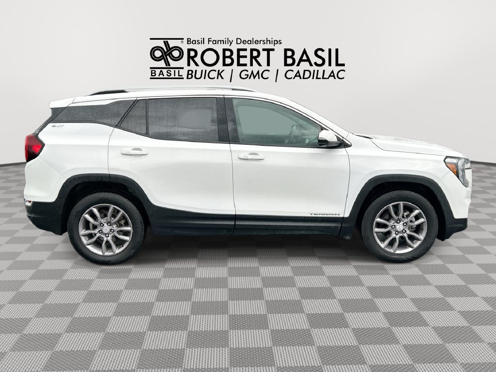 Used 2022 GMC Terrain SLT w/ Tech Package AWD/4WD image 9