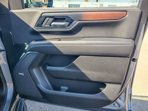 Used 2025 GMC Yukon XL Denali image 26